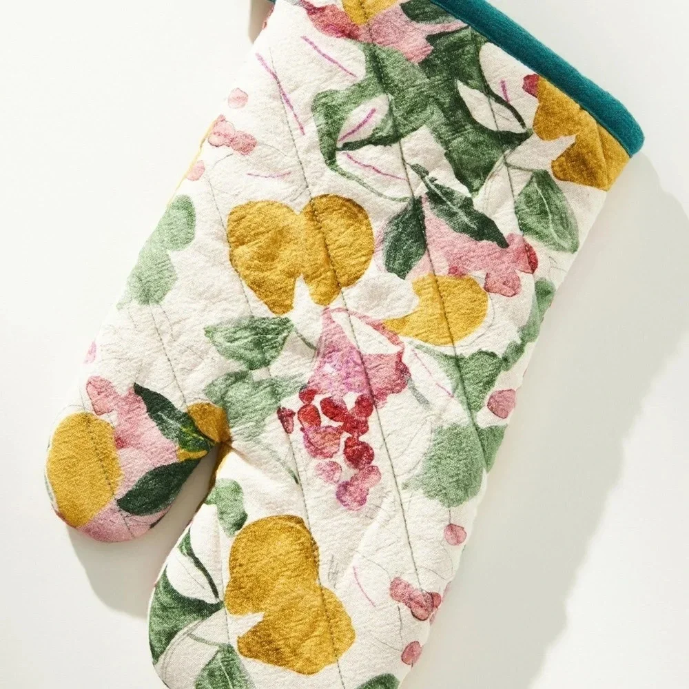 Anthropologie Holly and Pear Oven Mitt